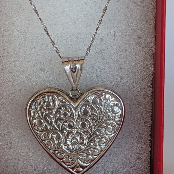 unbranded Jewelry - 10K Solid White Gold Filigree Heart Necklace + Chain 18.5” 3.10g Pendant